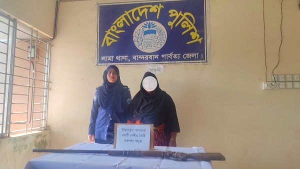 লামায় অস্ত্র ও চোরাই জিনিসসহ এক নারী গ্রেফতার
