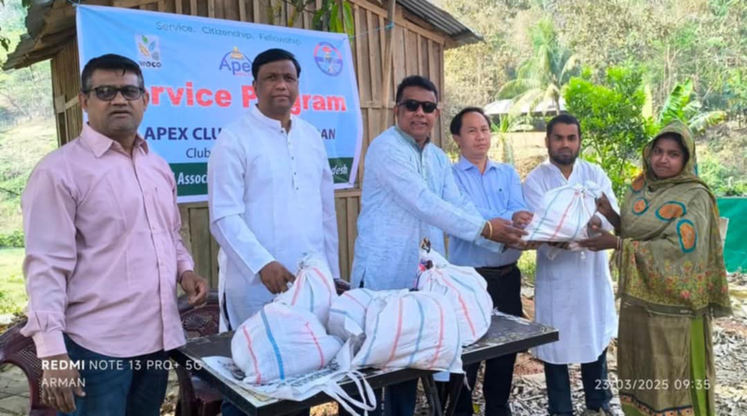এপেক্স ক্লাব অব বান্দরবানের ঈদ সামগ্রী বিতরণ