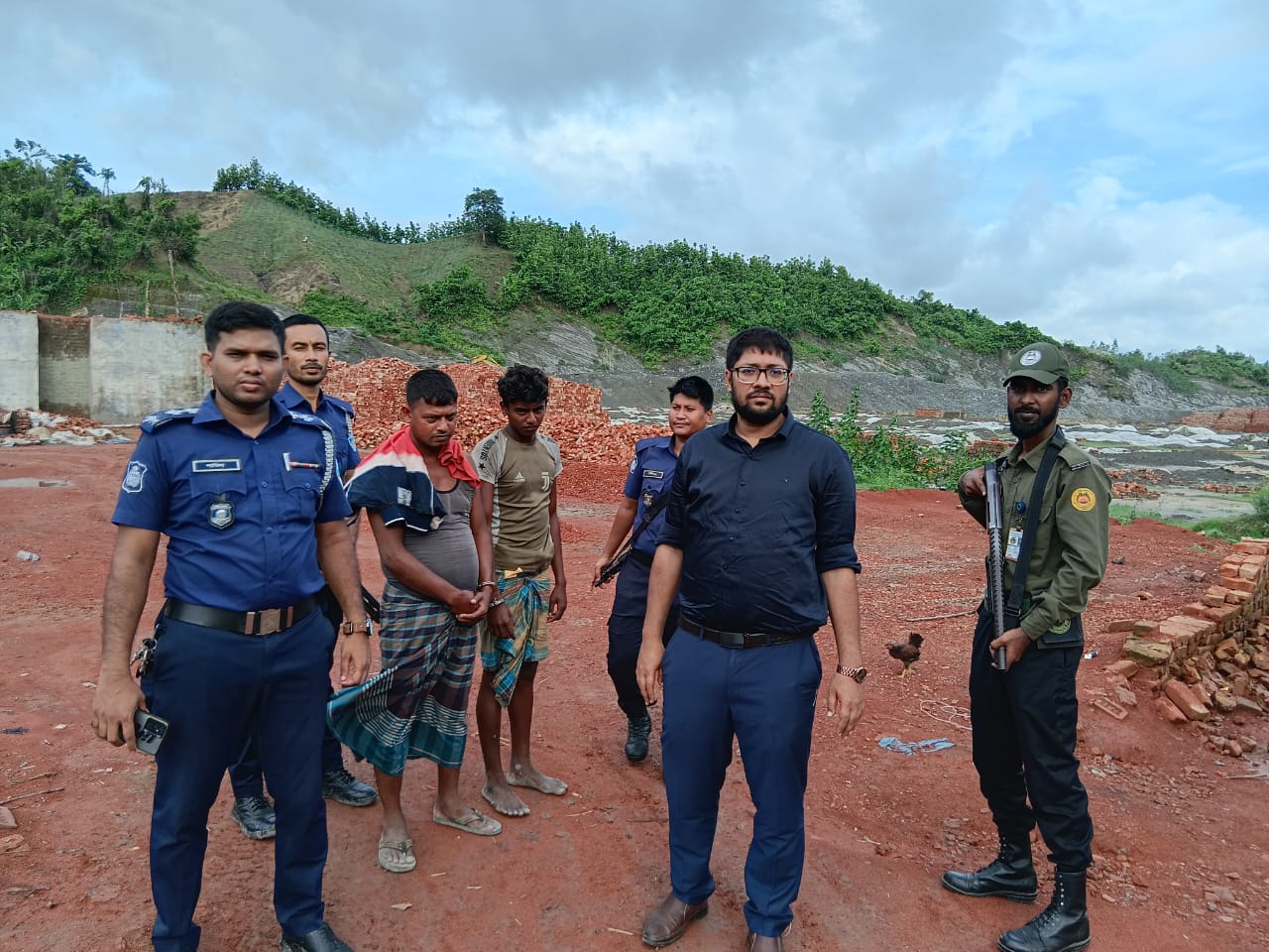 লামার ফাইতংয়ে পাহাড় কাটার দায়ে ২ ইটভাটাকে ২ লাখ টাকা জরিমানা