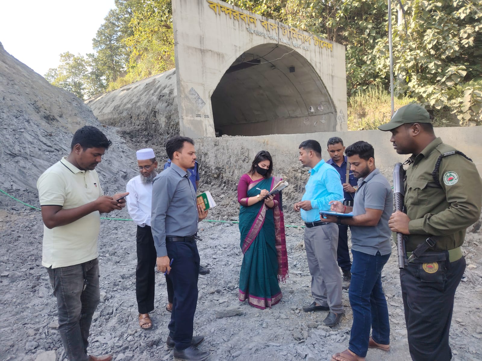 বান্দরবান সদর ও নাইক্ষ্যংছড়ি উপজেলায় পরিবেশ বিদ্ধেষী কর্মকান্ডের বিরুদ্ধে মোবাইল কোর্ট