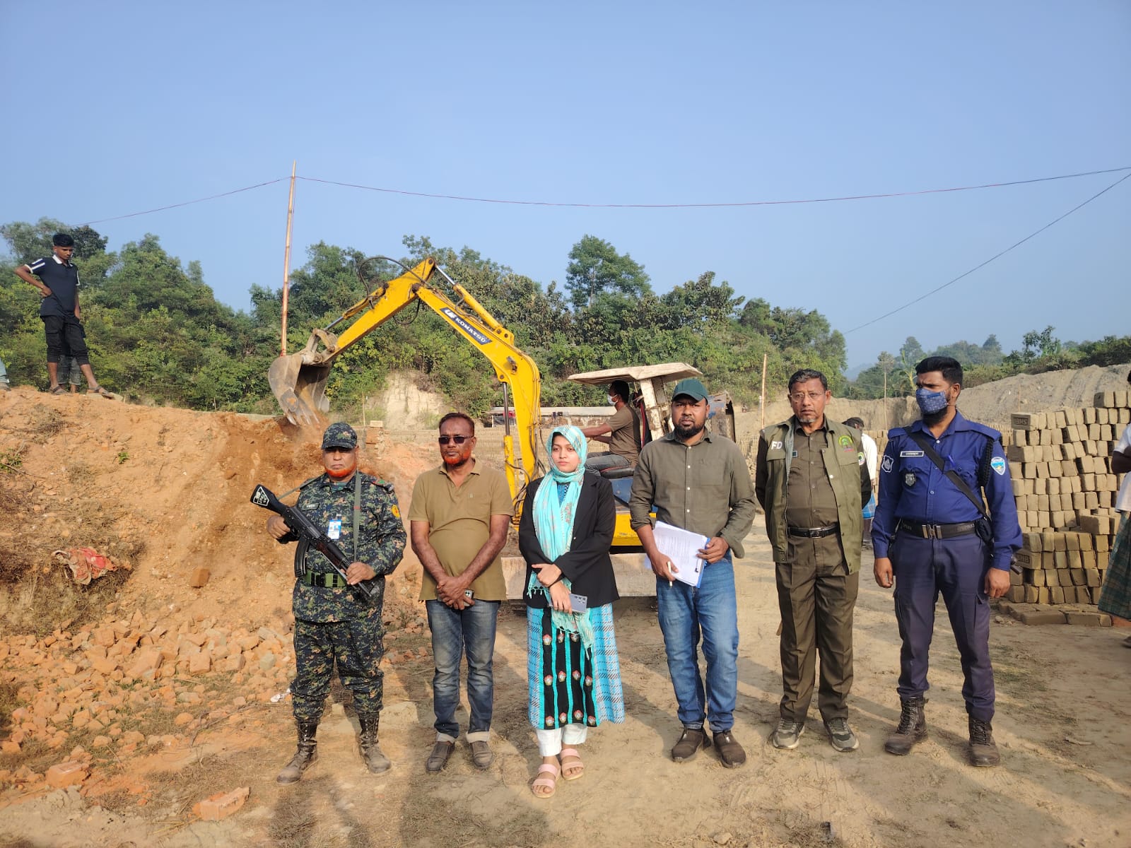নাইক্ষ্যংছড়ি উপজেলায় ২ ইটভাটা গুড়িয়ে দিয়ে ৩ লাখ টাকা জরিমানা
