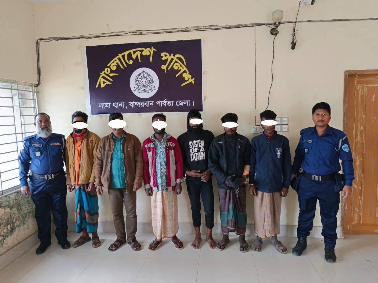 লামায় পুলিশের অভিযানে ৬ আসামী গ্রেফতার
