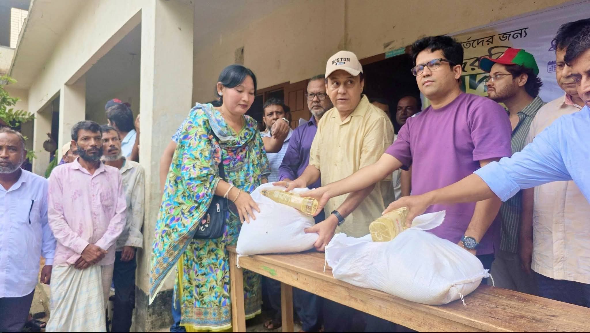 দীঘিনালায় বন্যায় ক্ষতিগ্রস্ত পরিবারের পাশে ওয়াদুদ ভুঁইয়া